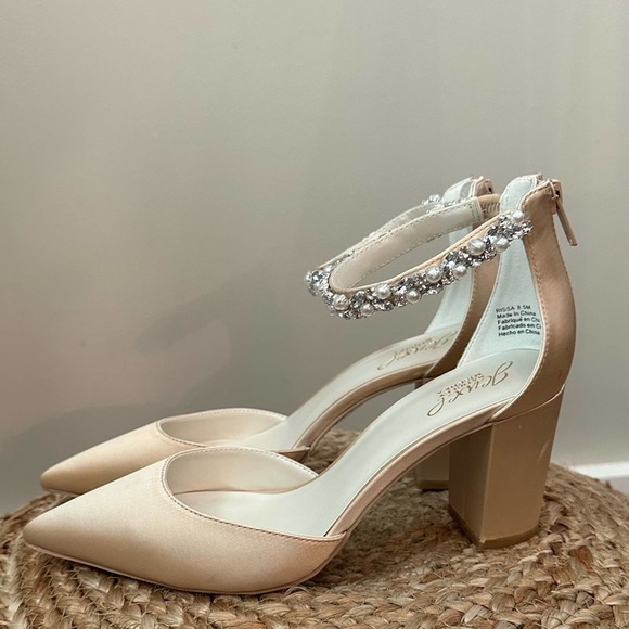 Jewel Badgley Mischka Rissa  Pump Pointed Satin Block 3” Heel Crystal Strap 8.5 - Picture 2 of 10